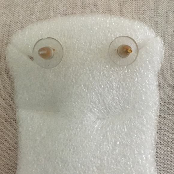 Golden earrings! - Picture 3 of 4